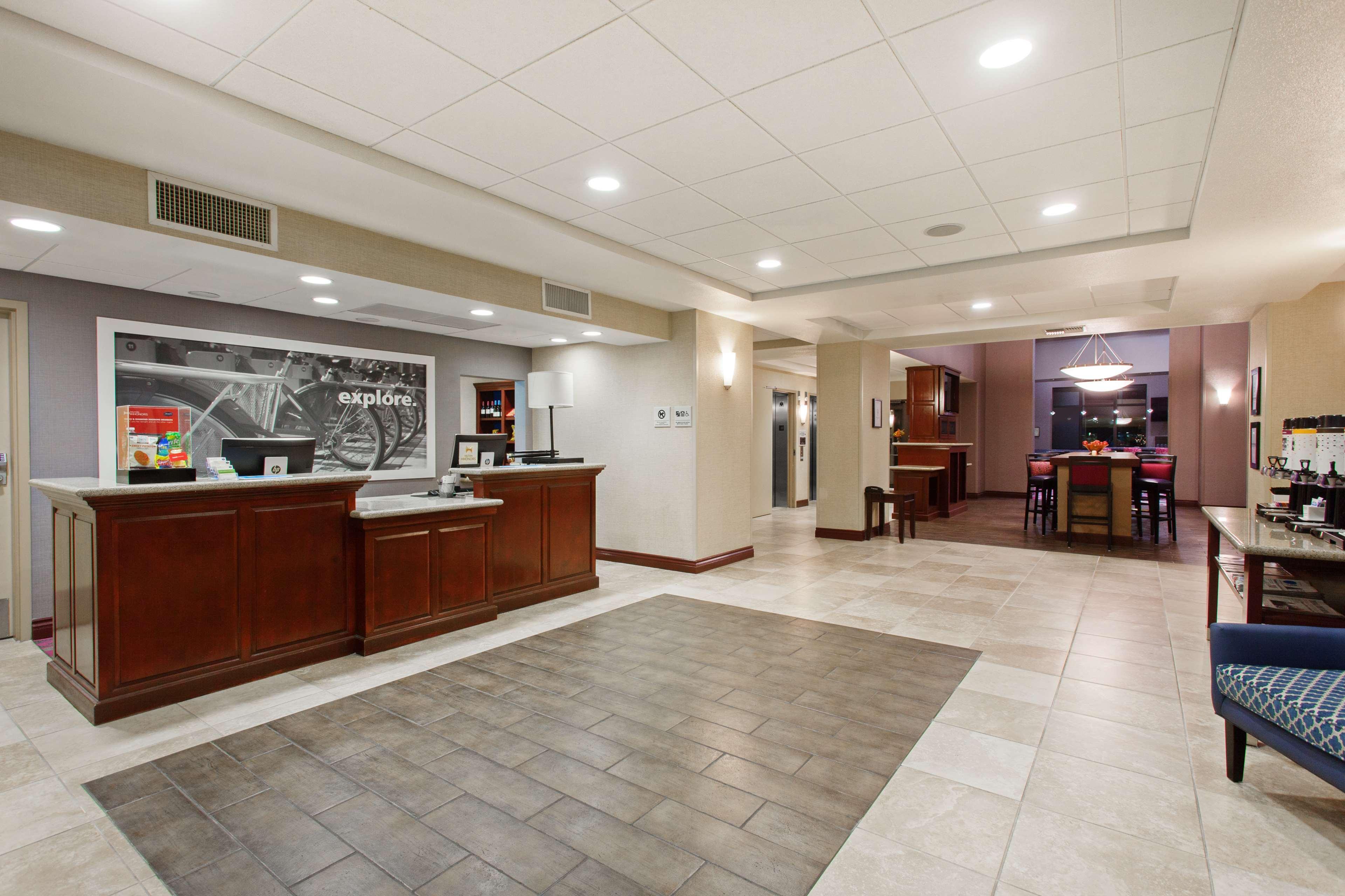 Hampton Inn & Suites Oakland Airport-Аламида Экстерьер фото