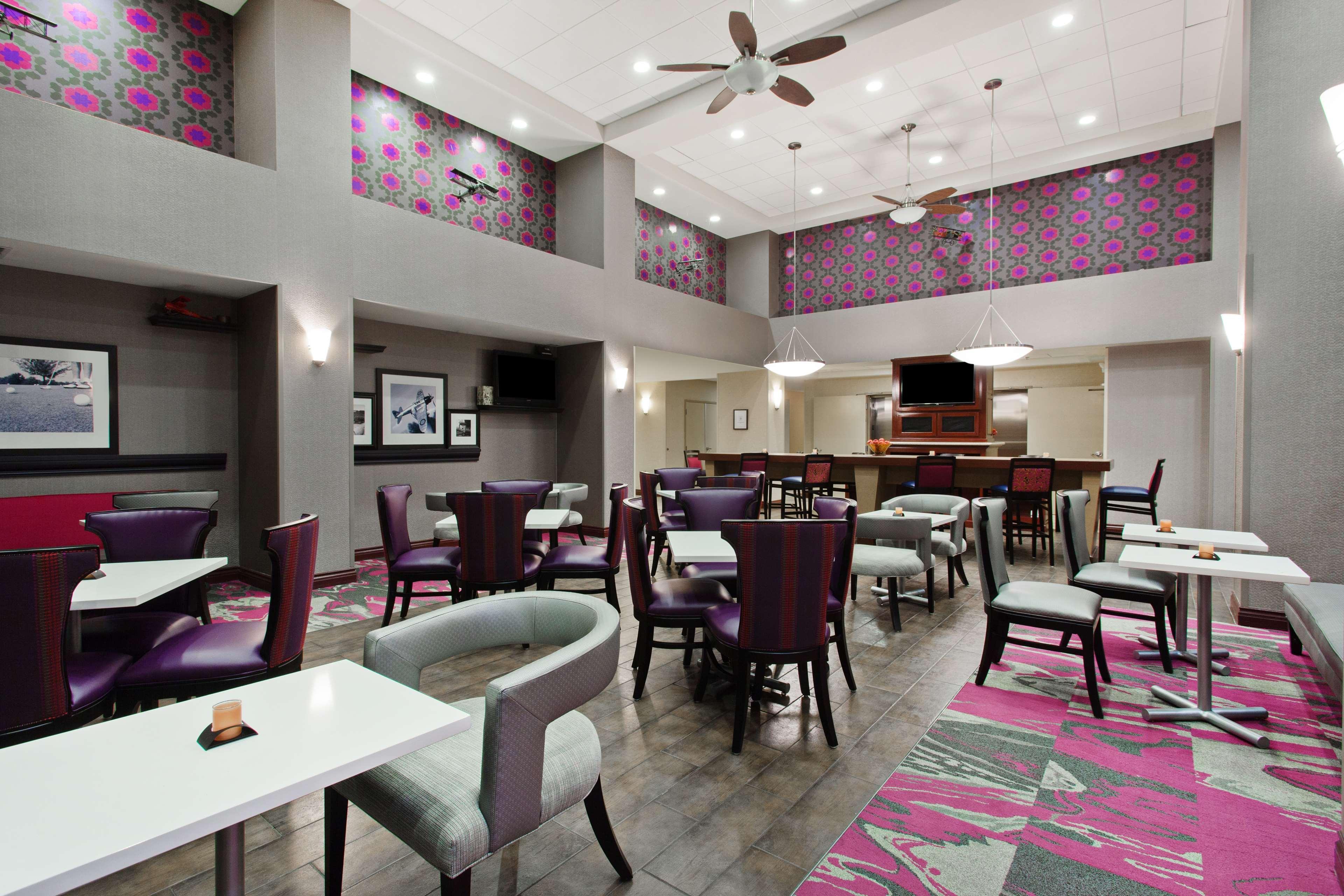 Hampton Inn & Suites Oakland Airport-Аламида Экстерьер фото