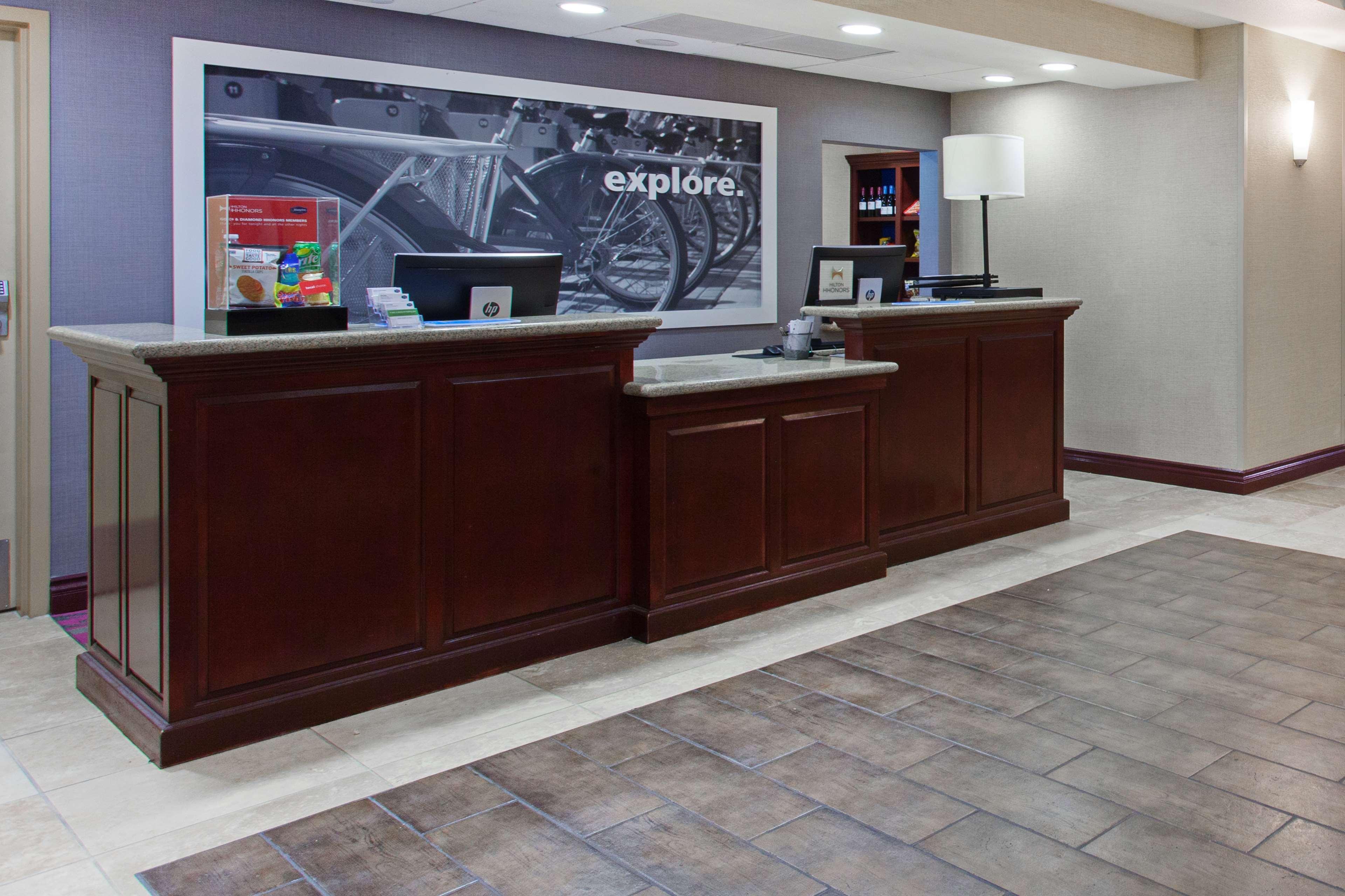 Hampton Inn & Suites Oakland Airport-Аламида Экстерьер фото