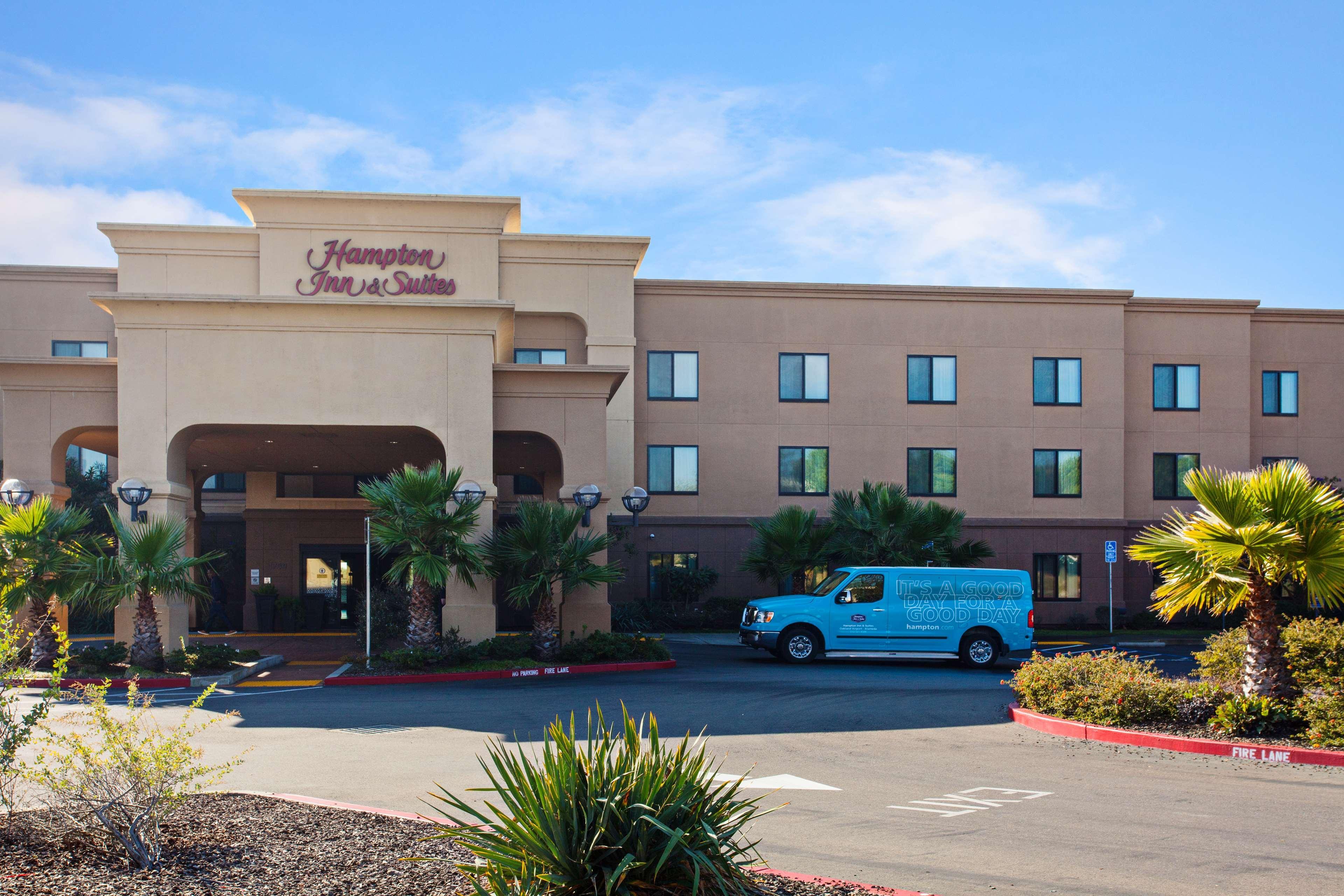 Hampton Inn & Suites Oakland Airport-Аламида Экстерьер фото