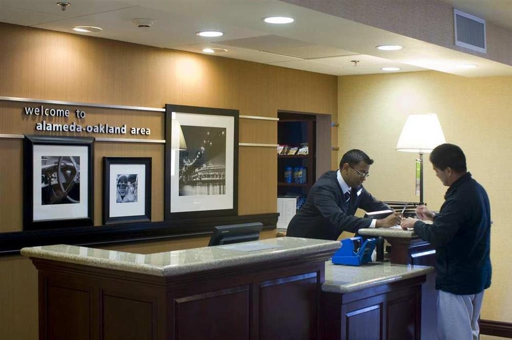 Hampton Inn & Suites Oakland Airport-Аламида Интерьер фото