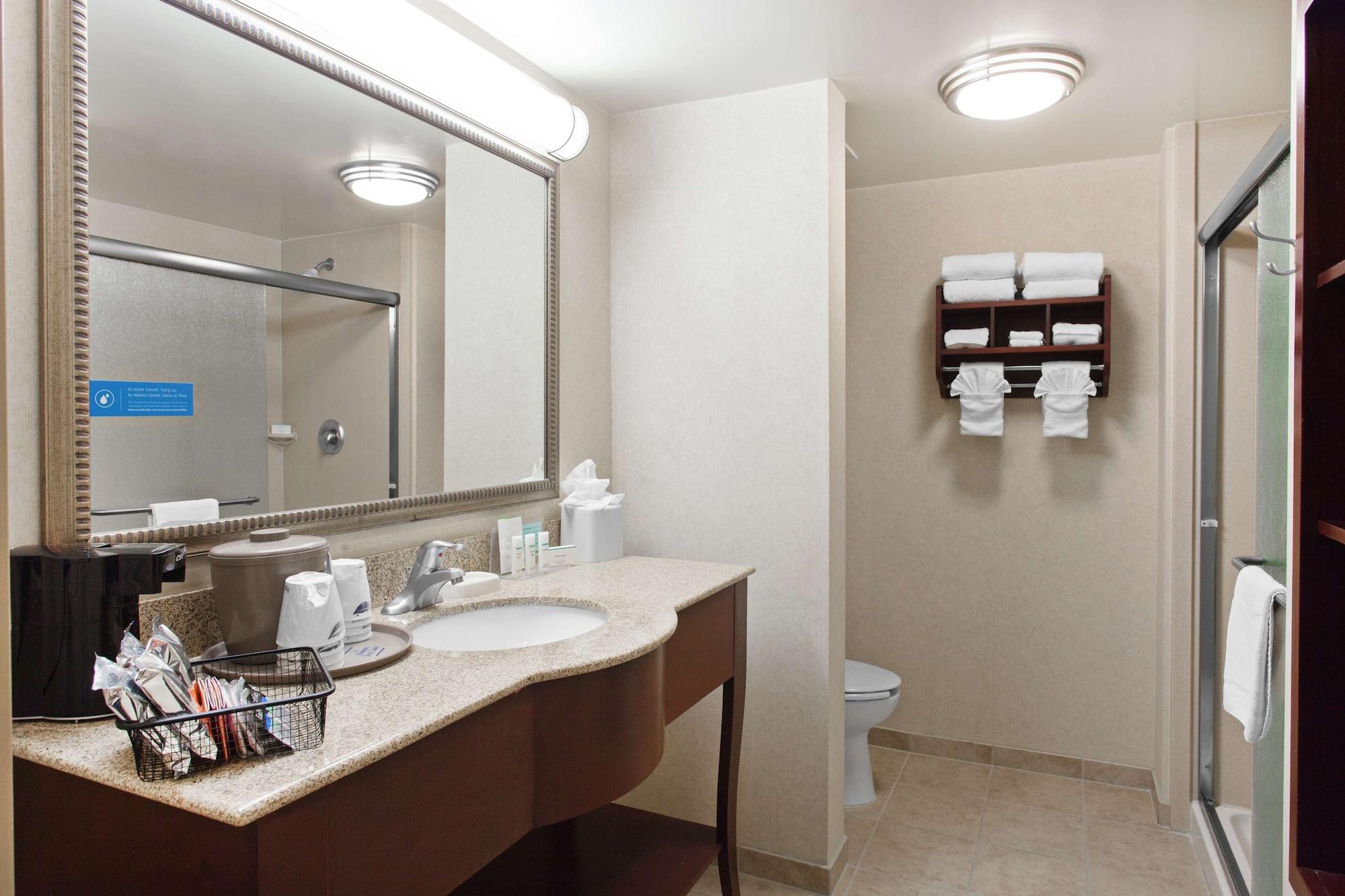 Hampton Inn & Suites Oakland Airport-Аламида Экстерьер фото