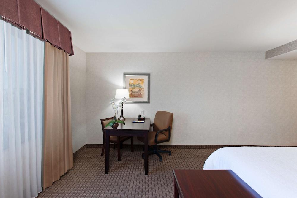 Hampton Inn & Suites Oakland Airport-Аламида Экстерьер фото