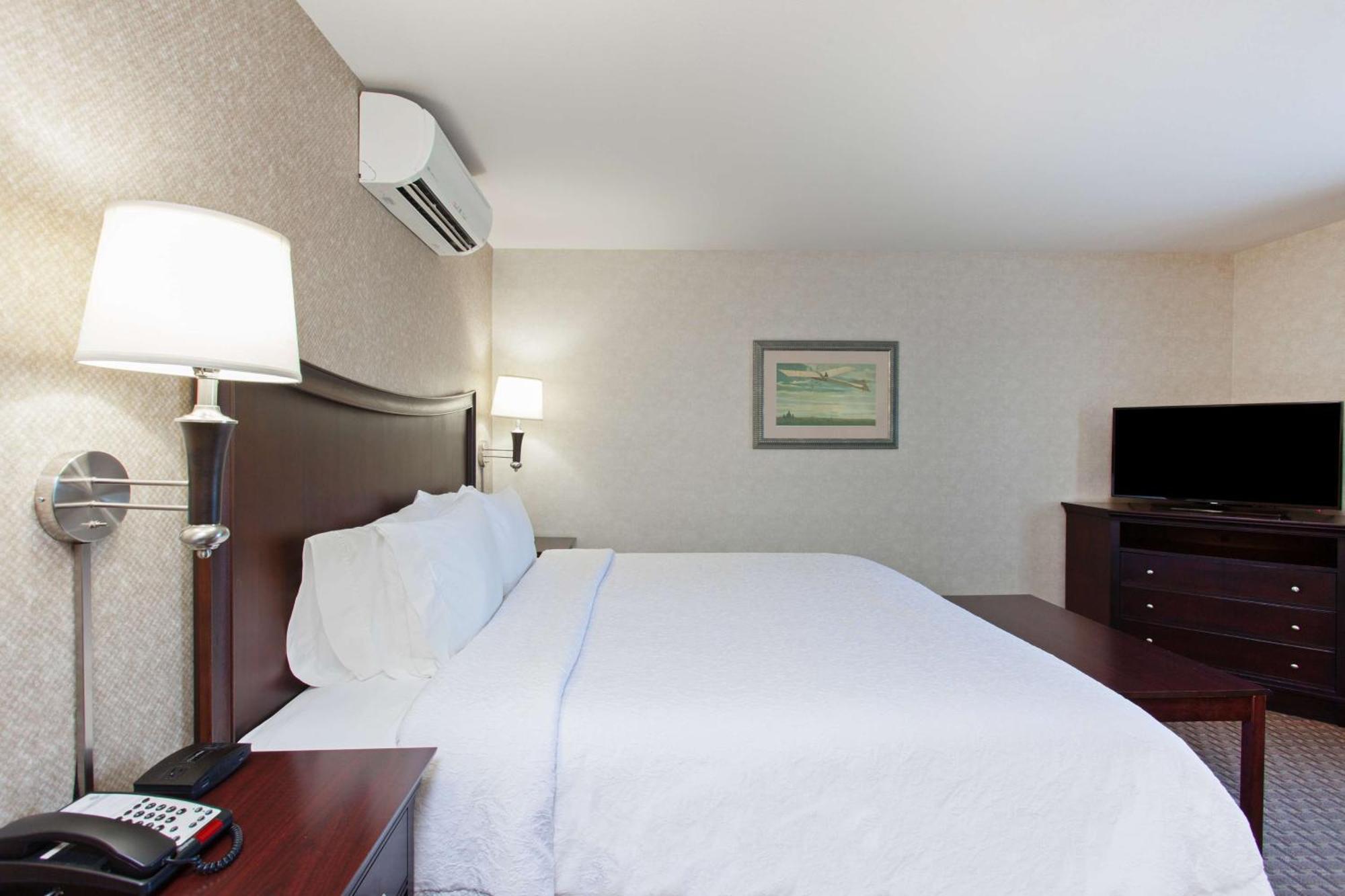 Hampton Inn & Suites Oakland Airport-Аламида Экстерьер фото