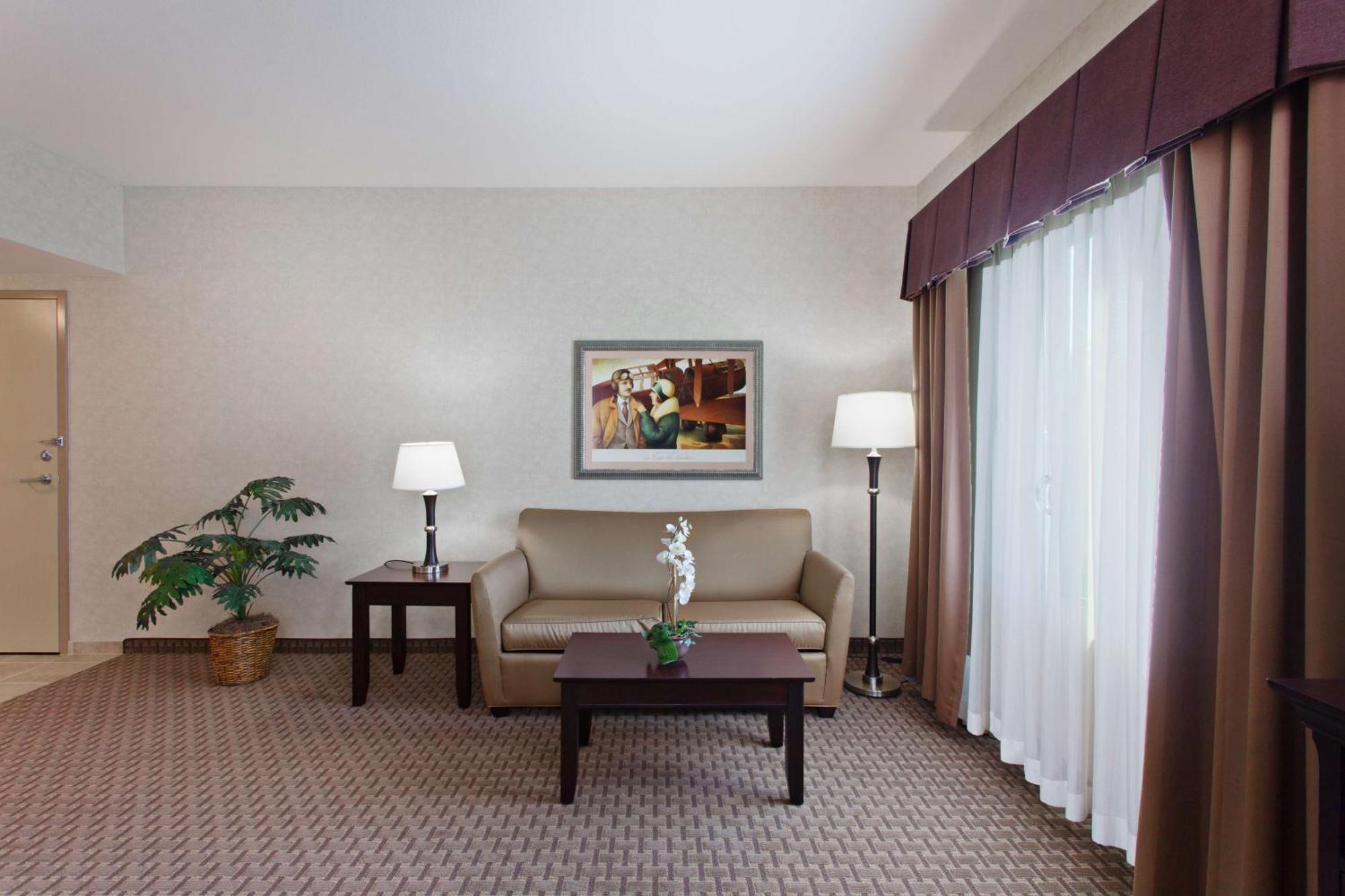 Hampton Inn & Suites Oakland Airport-Аламида Экстерьер фото