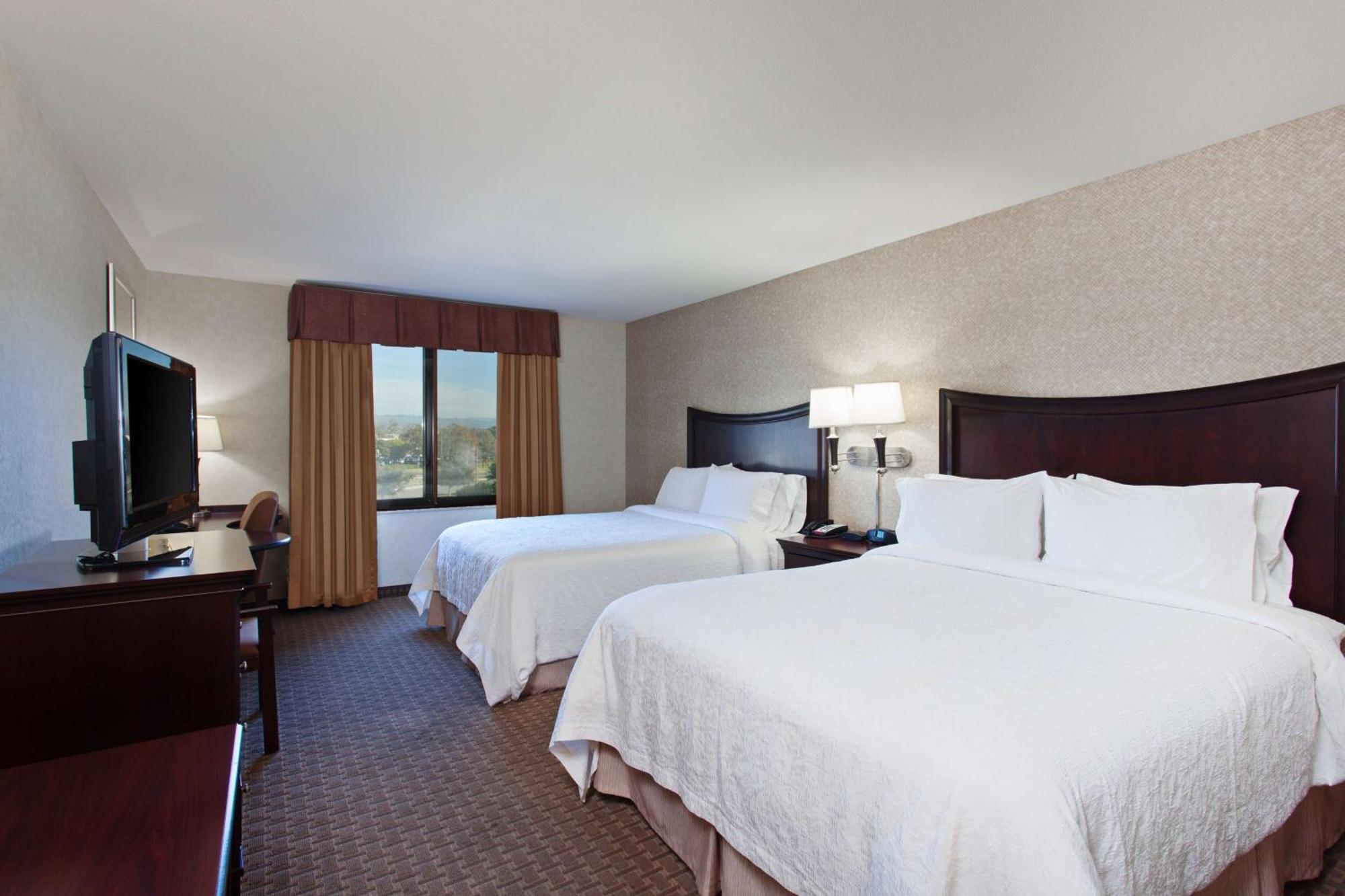 Hampton Inn & Suites Oakland Airport-Аламида Экстерьер фото