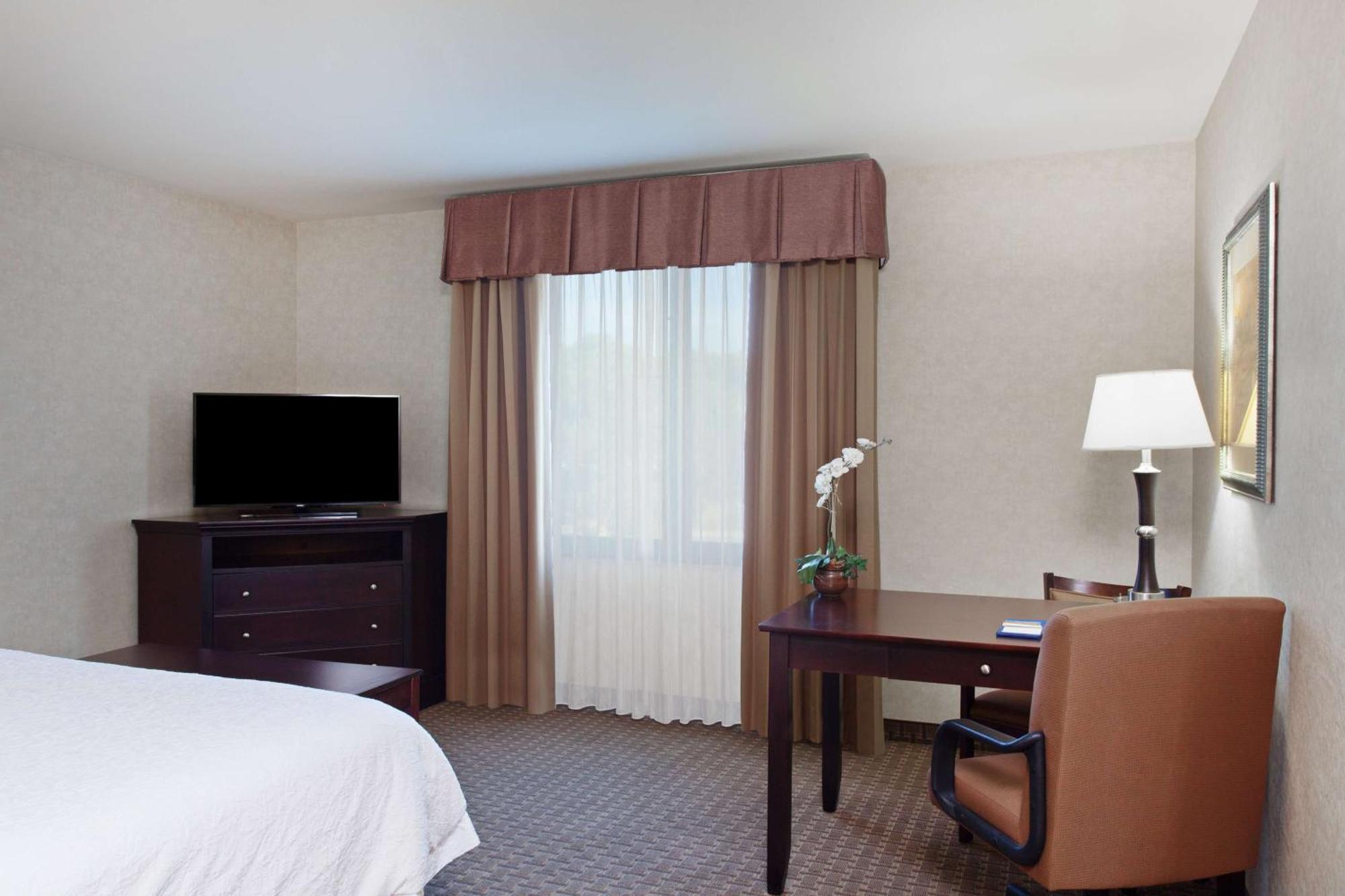Hampton Inn & Suites Oakland Airport-Аламида Экстерьер фото