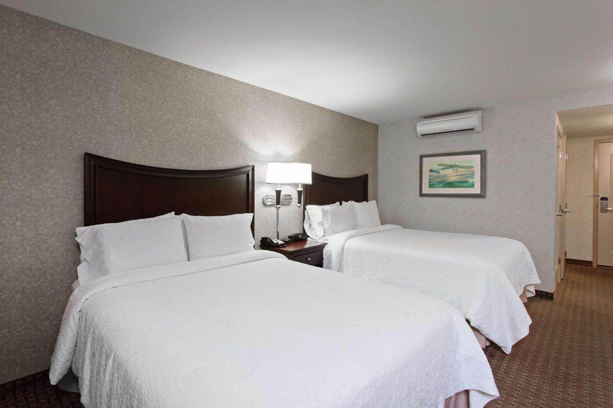 Hampton Inn & Suites Oakland Airport-Аламида Экстерьер фото