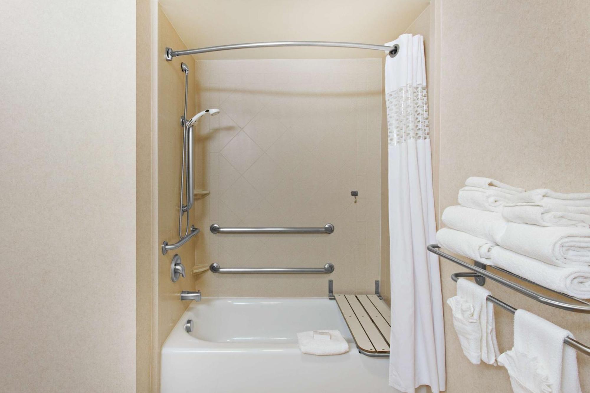 Hampton Inn & Suites Oakland Airport-Аламида Экстерьер фото