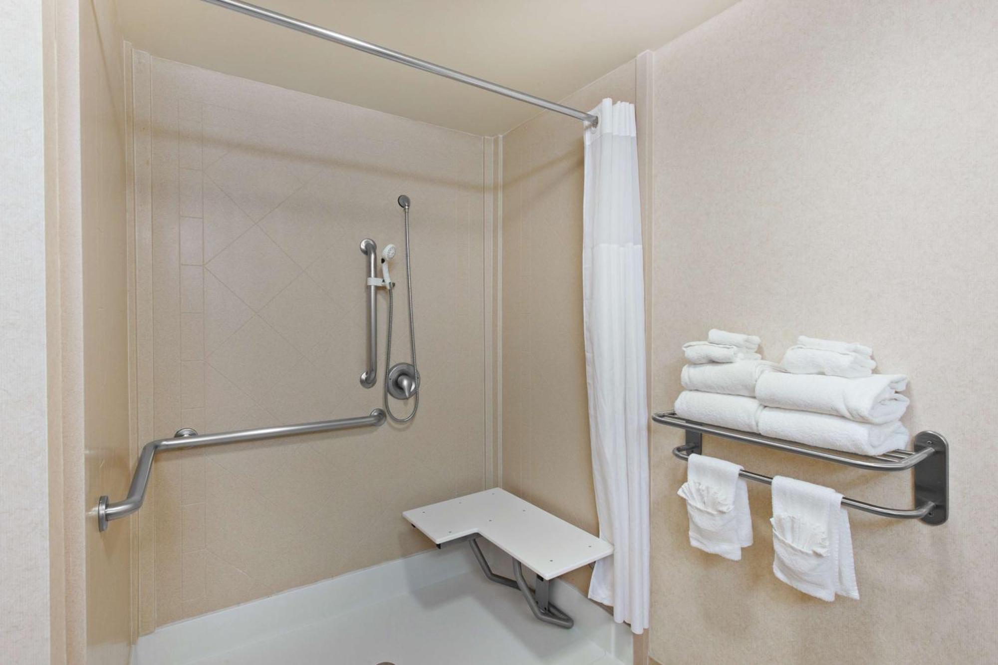 Hampton Inn & Suites Oakland Airport-Аламида Экстерьер фото