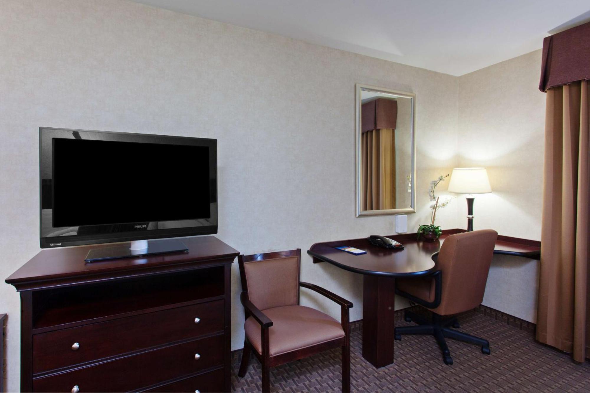 Hampton Inn & Suites Oakland Airport-Аламида Экстерьер фото