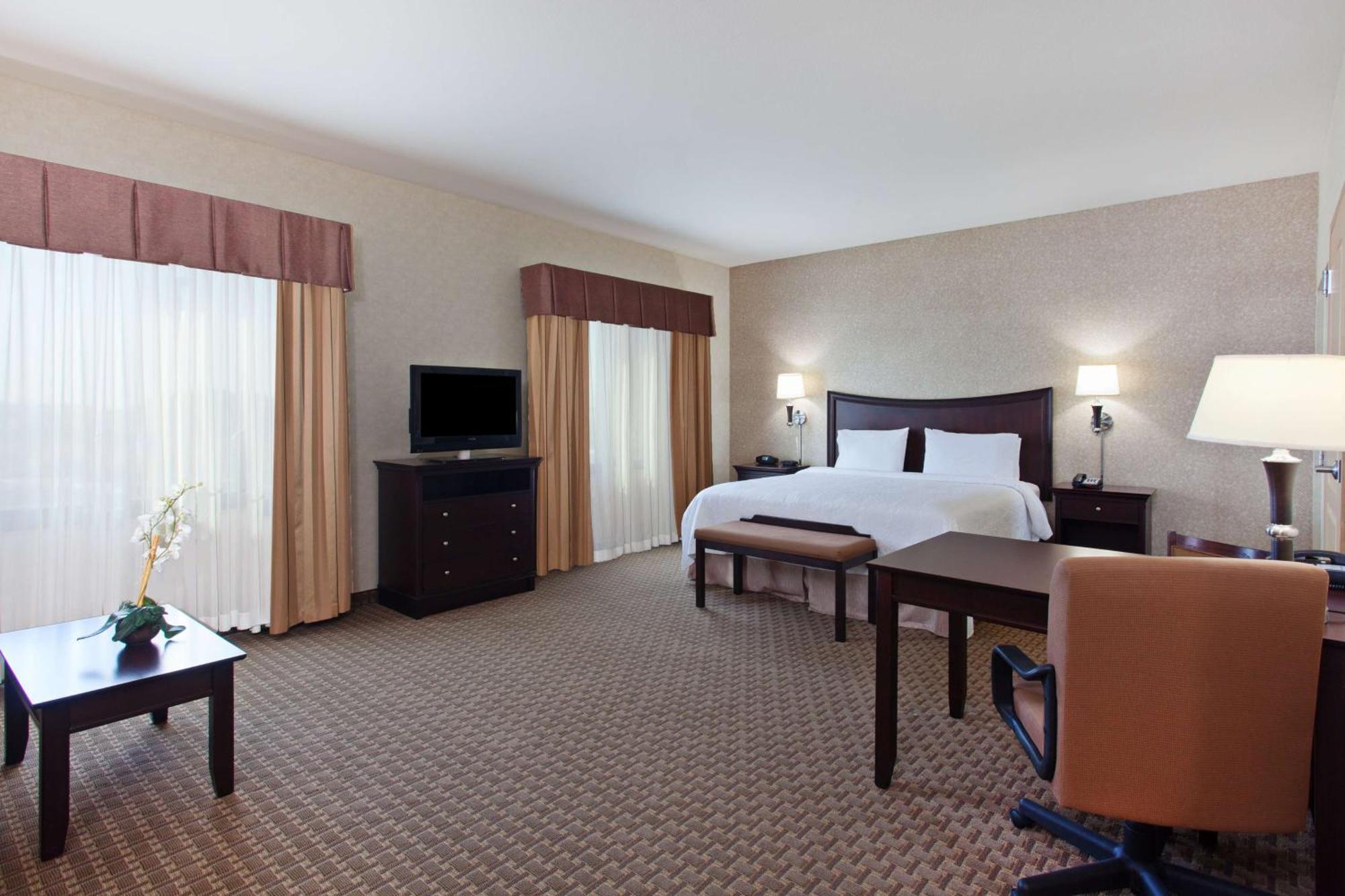 Hampton Inn & Suites Oakland Airport-Аламида Экстерьер фото