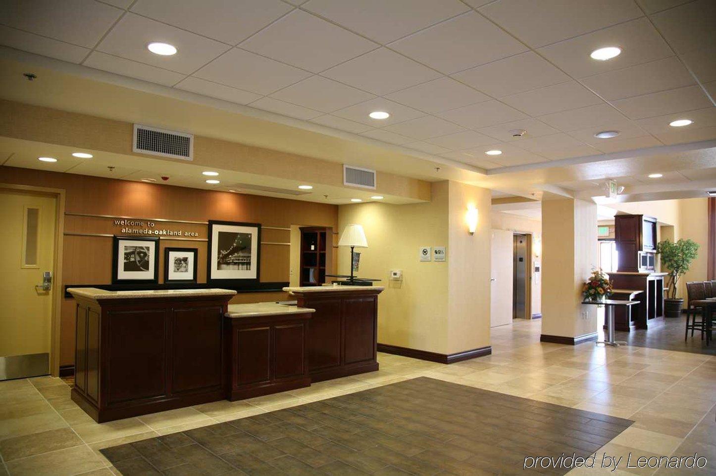 Hampton Inn & Suites Oakland Airport-Аламида Интерьер фото