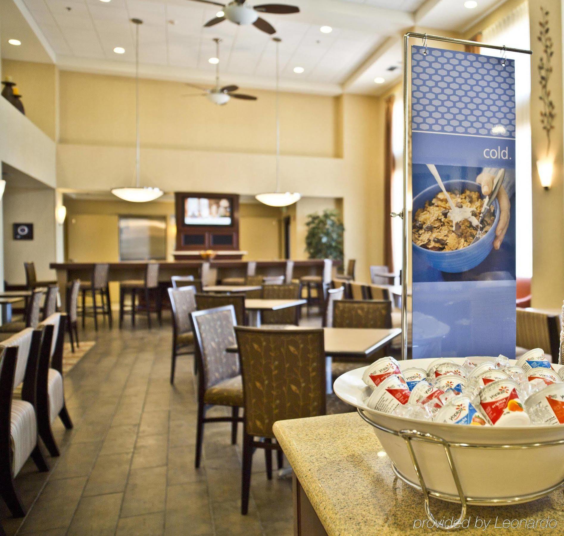 Hampton Inn & Suites Oakland Airport-Аламида Экстерьер фото
