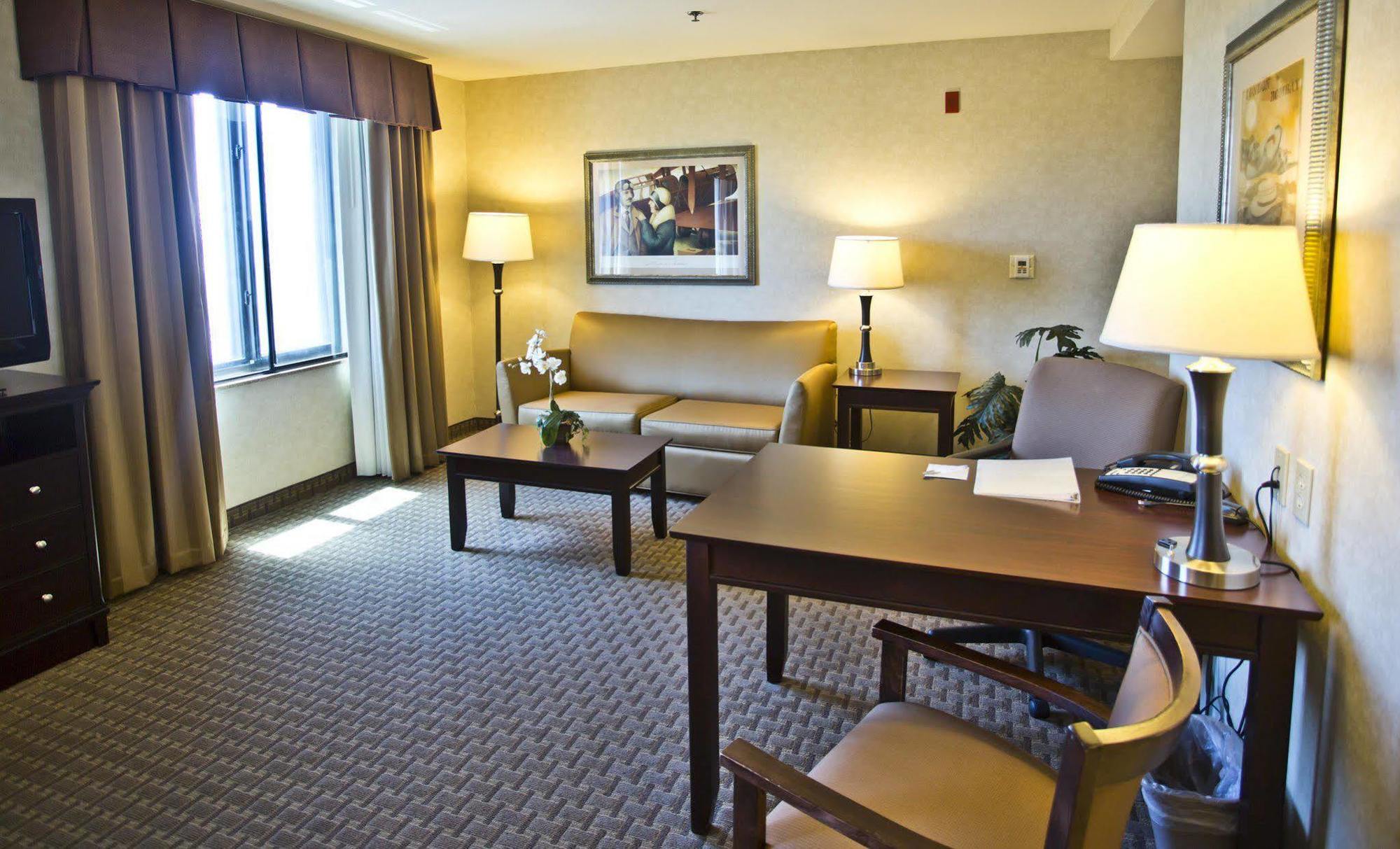 Hampton Inn & Suites Oakland Airport-Аламида Экстерьер фото